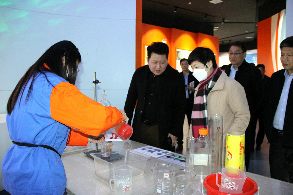 日照市副市長張金梅來潔晶集團調研