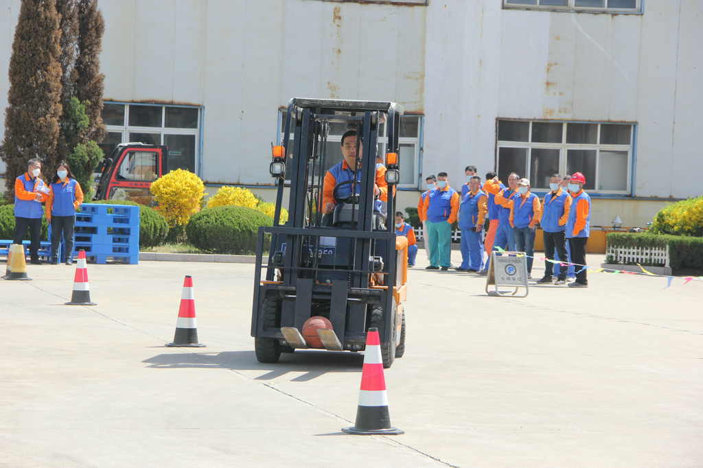 潔晶集團(tuán)舉辦2023年度叉車工崗位技能競(jìng)賽