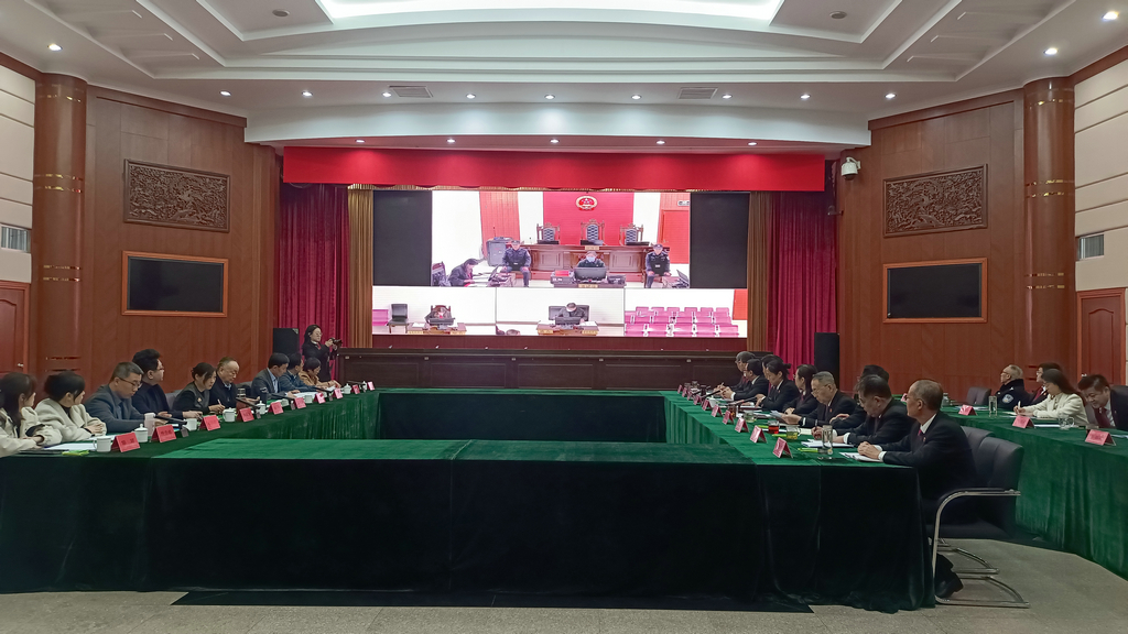 20241212潔晶集團(tuán)總裁林成彬應(yīng)邀參加日照市中級人民法院特邀監(jiān)督員座談會(huì)1 20241212潔晶集團(tuán)總裁林成彬應(yīng)邀參加日照市中級人民法院特邀監(jiān)督員座談會(huì)1