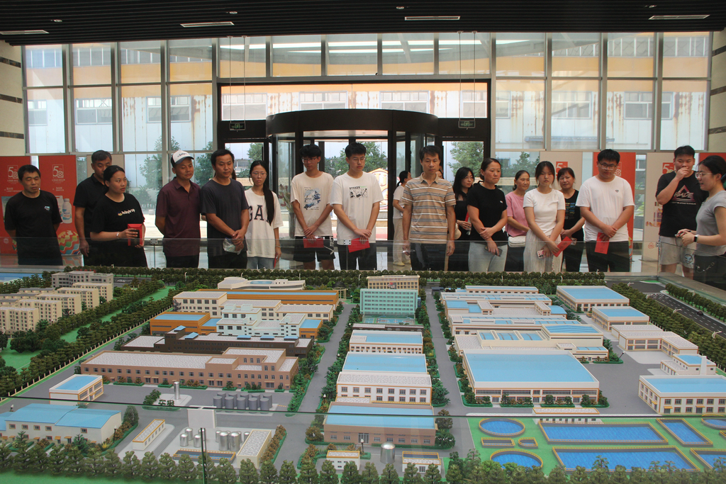 20250819情系職工子女 助力夢想啟航——潔晶集團舉行職工子女高考獎學金發(fā)放儀式4_1 20250819情系職工子女 助力夢想啟航——潔晶集團舉行職工子女高考獎學金發(fā)放儀式4_1